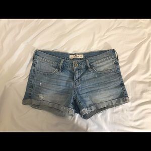 Hollister low rise jean shorts Size 1 W25